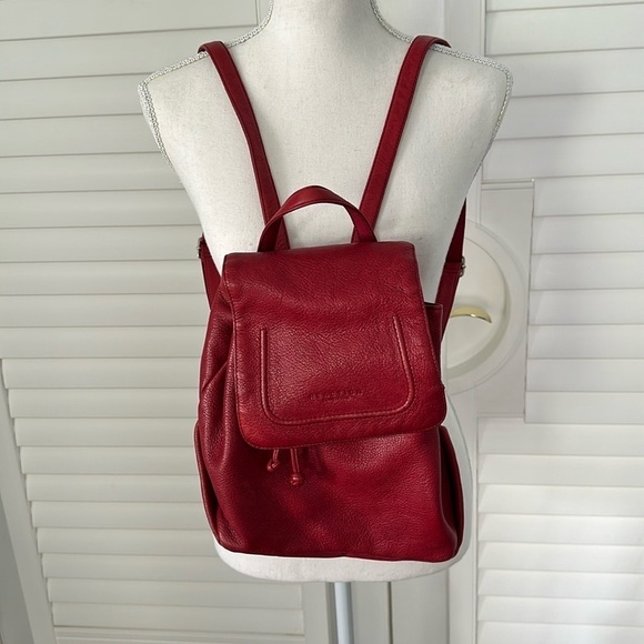 Kenneth Cole Reaction genuine leather rich red medium sized backpack - Picture 1 of 8